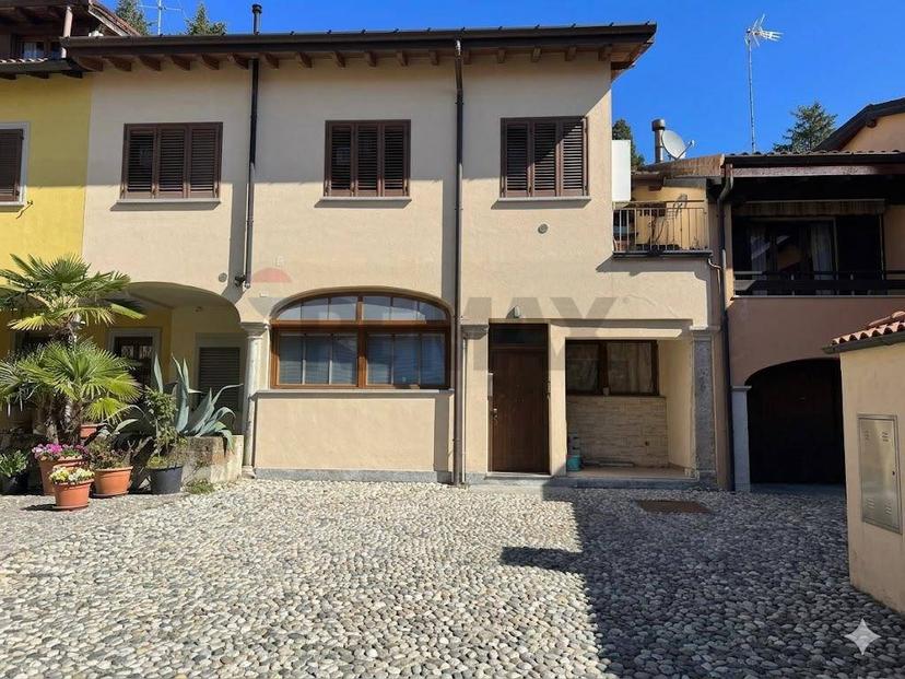 Trilocale in Via Buzzi Leone 26, Viggiù — foto 3 di 5