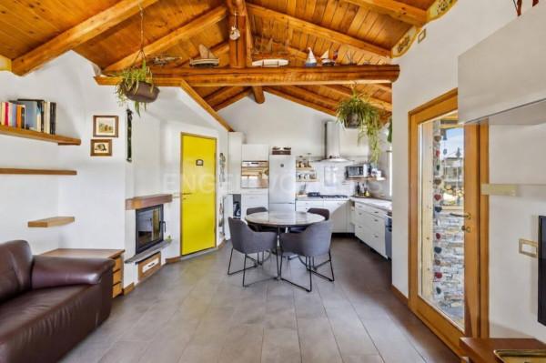 Villa in Località Orascio 14, Maccagno con Pino e Veddasca