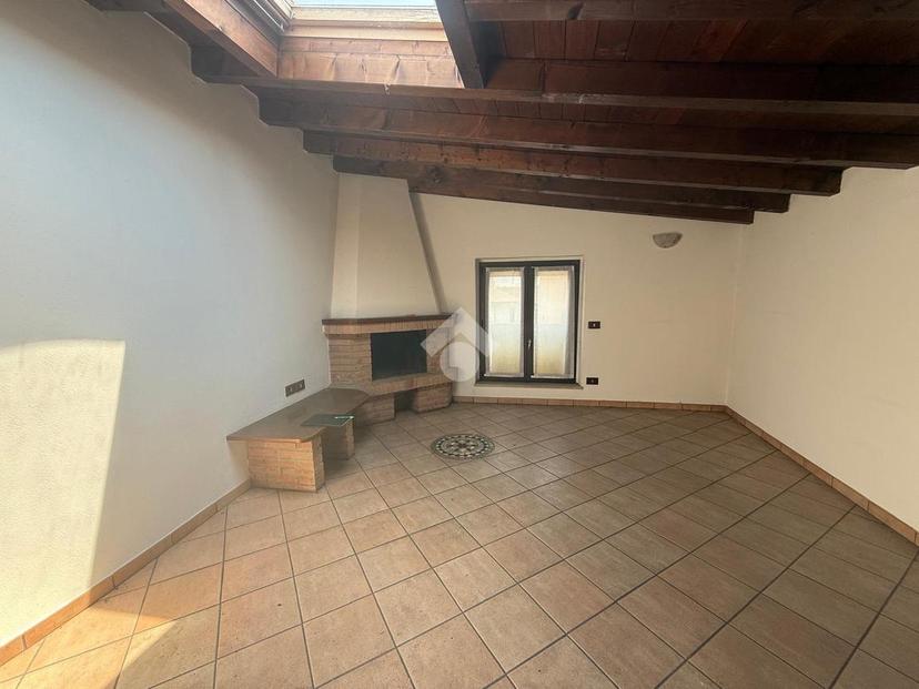 Casa indipendente in Piazza IV Novembre 141, Barbata — foto 2 di 5