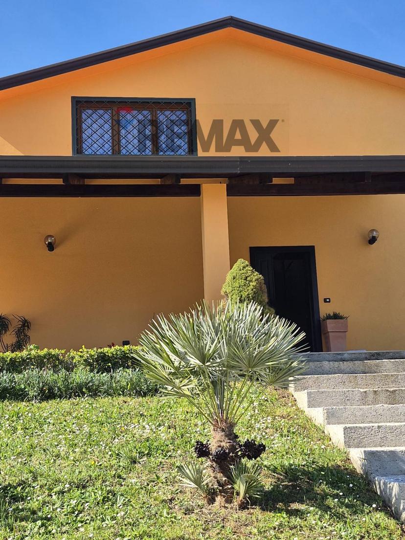 Villa in Via Nuticci Snc, Liberi — foto 4 di 5