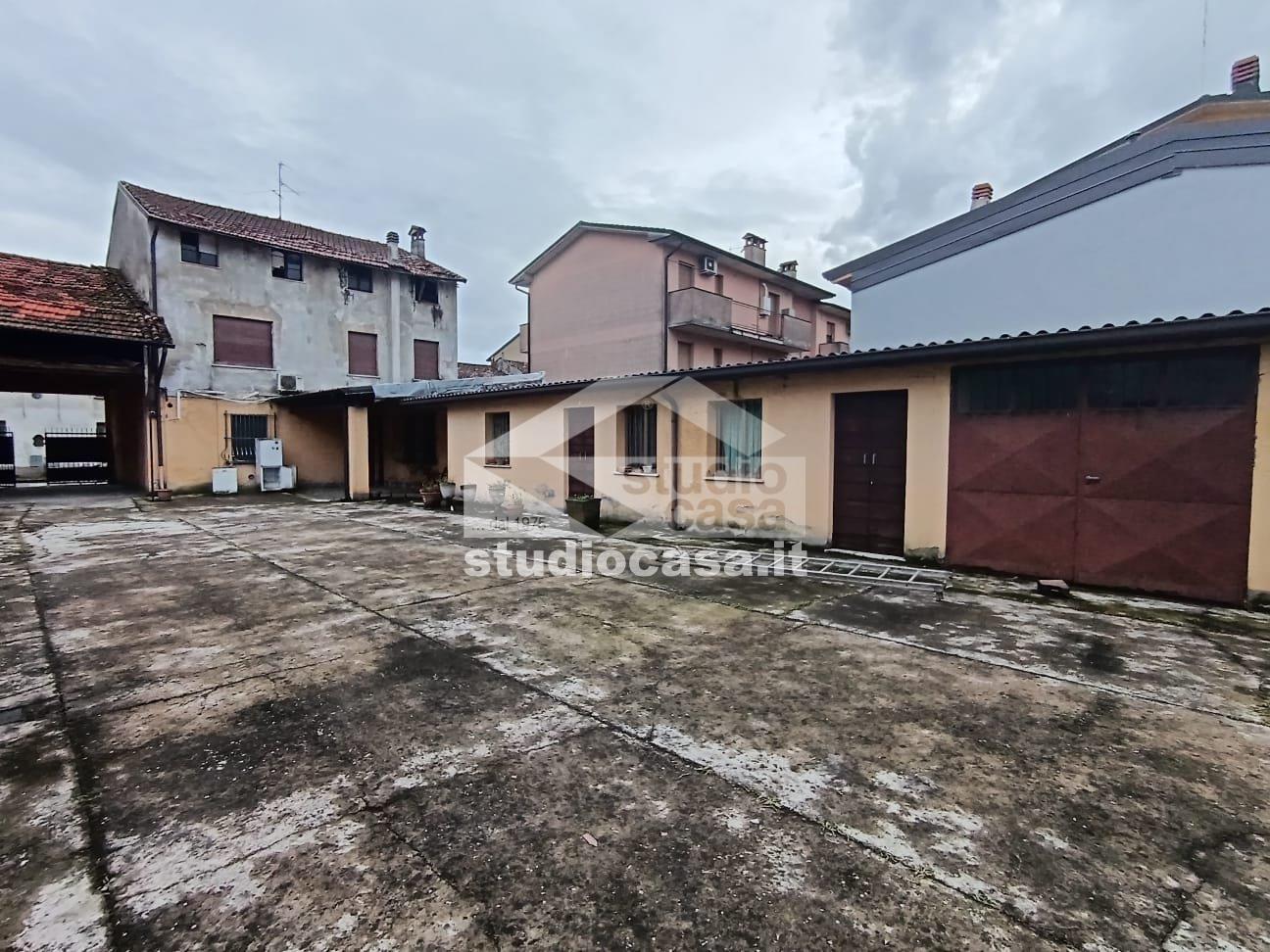 Villa quadrifamiliare in Via Alzeni, Trescore Cremasco