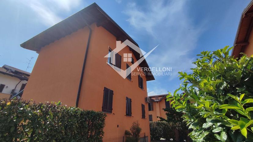 Villa unifamiliare in Via  Galliate, Romentino — foto 3 di 5