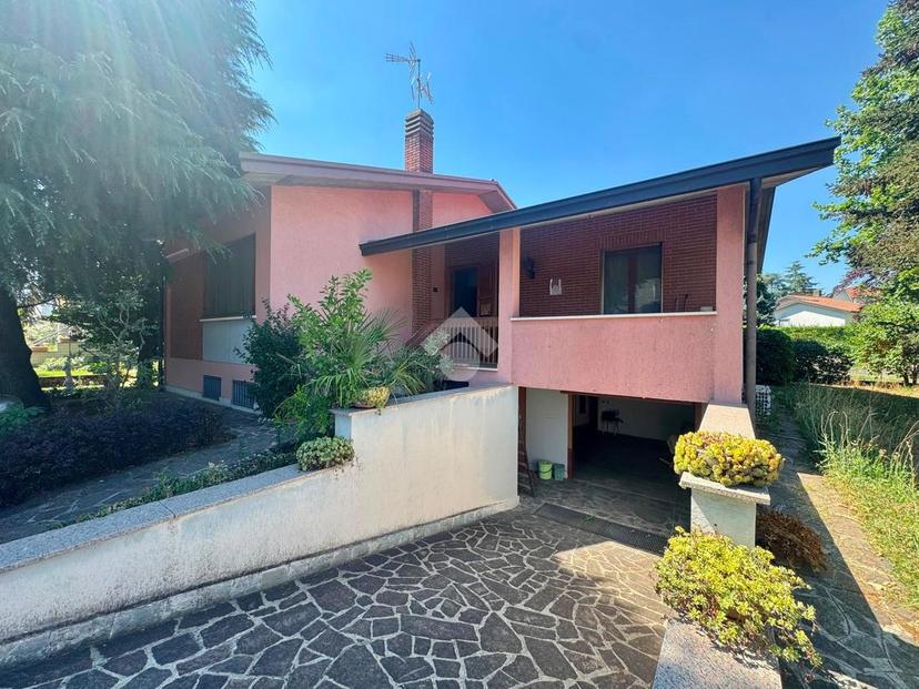 Villa in Via Trieste 7, Calvenzano — foto 5 di 5