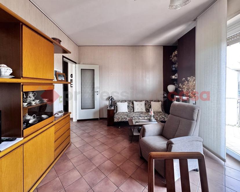Trilocale in Via Montello , Arona — foto 3 di 5