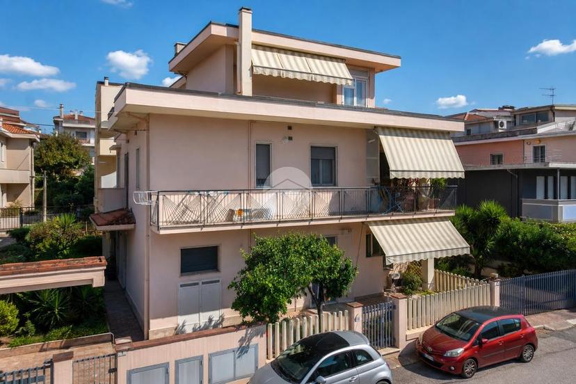 Trilocale in Via Nicolò Paganini 1, Pineto — foto 5 di 5