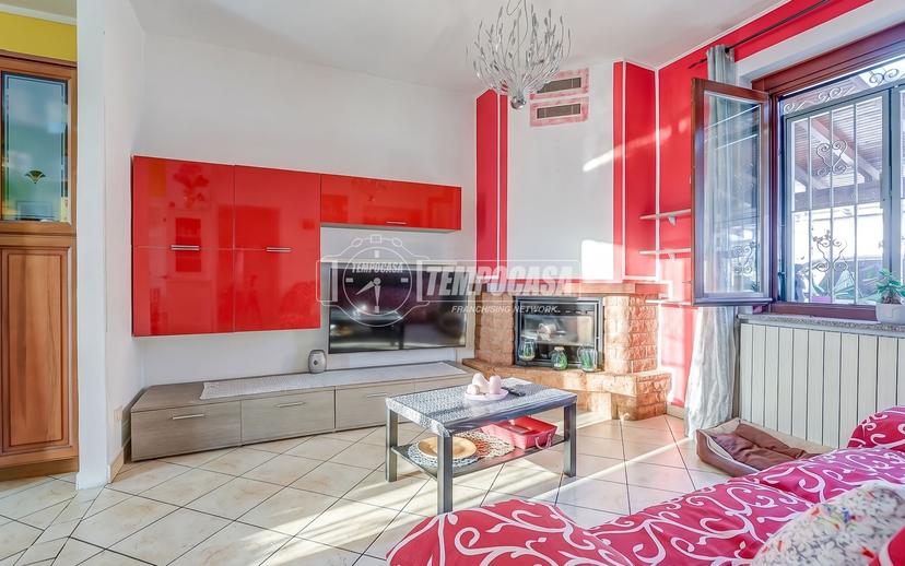Casa indipendente in Via Isonzo 19, Cardano al Campo — foto 2 di 5