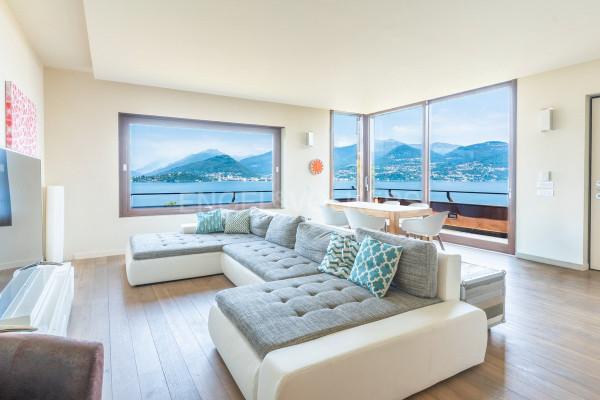Villa bifamiliare in Via del Roccolo 14, Laveno-Mombello