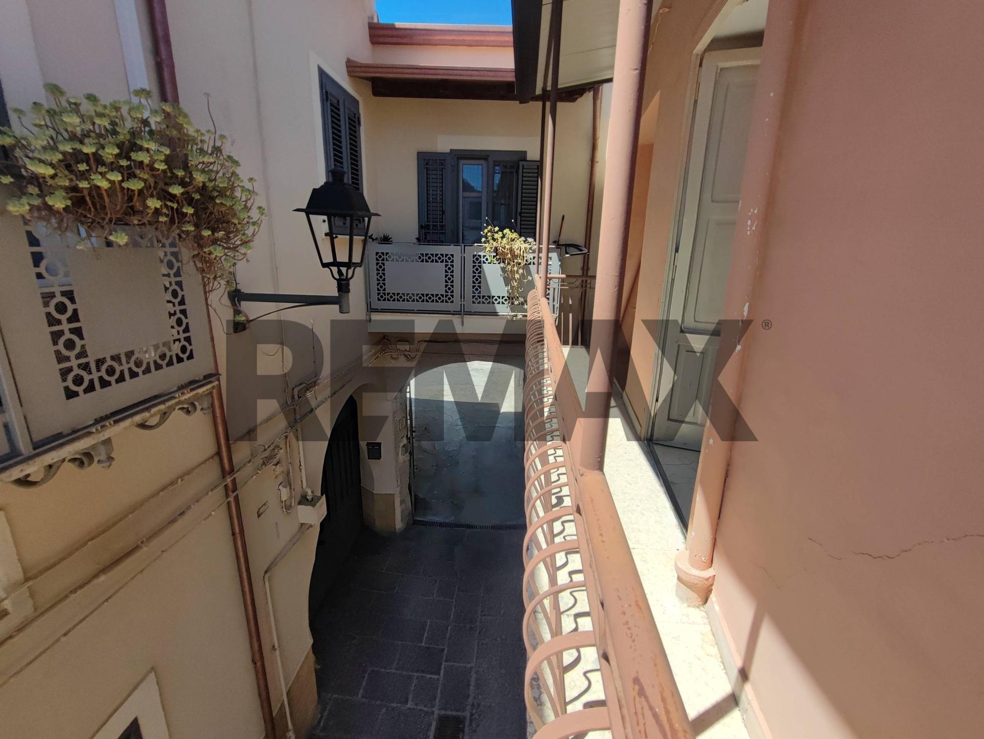 Casa indipendente in Via Schinosi 8, Caserta
