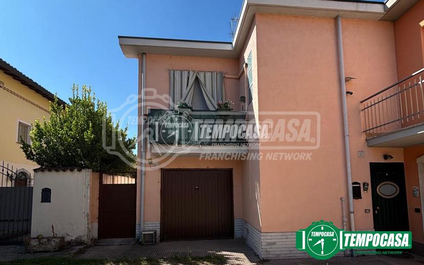 Casa indipendente in Via Gottardo Delfinoni, Casorate Primo