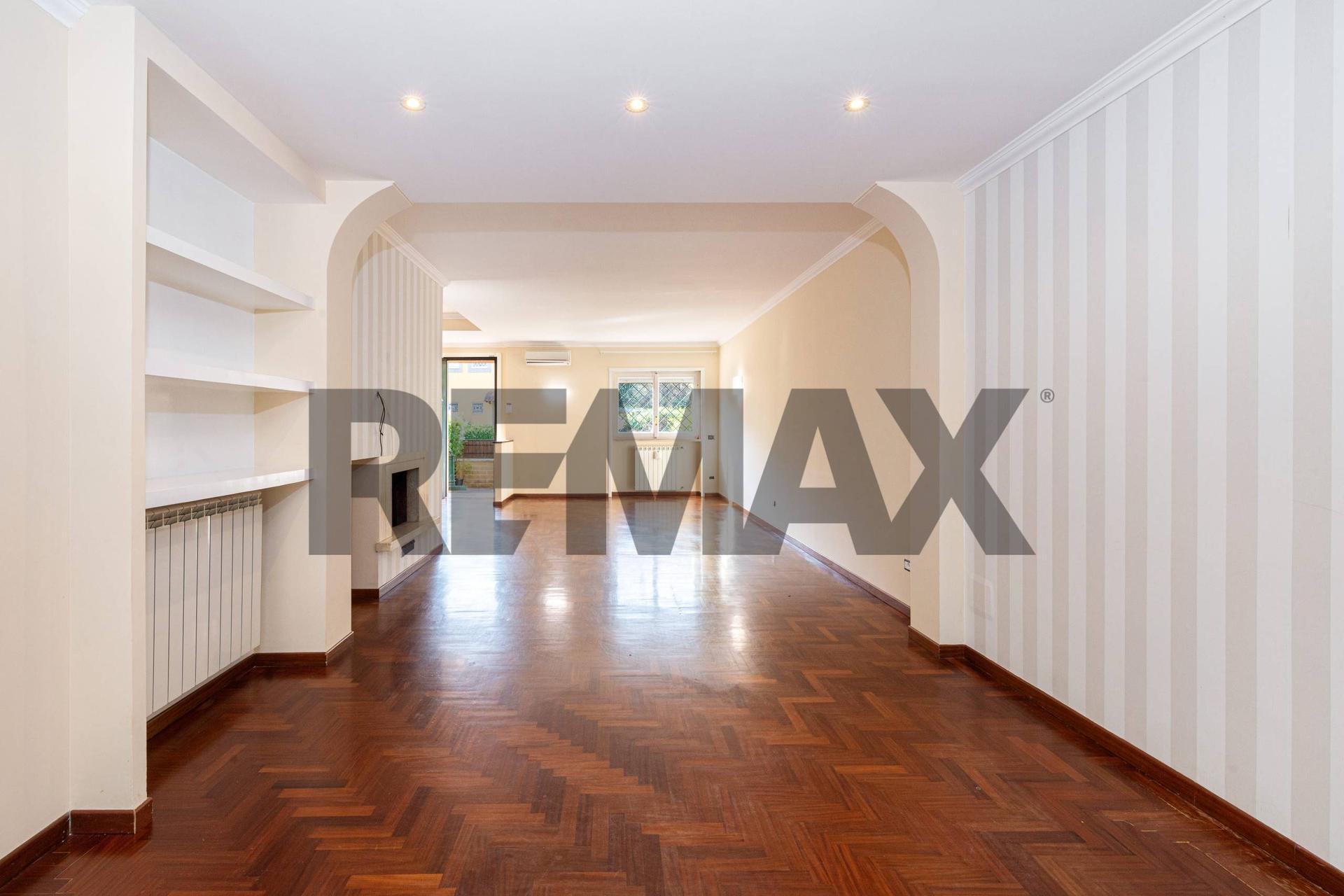 Villa a schiera in Via Parmenide 10, Roma