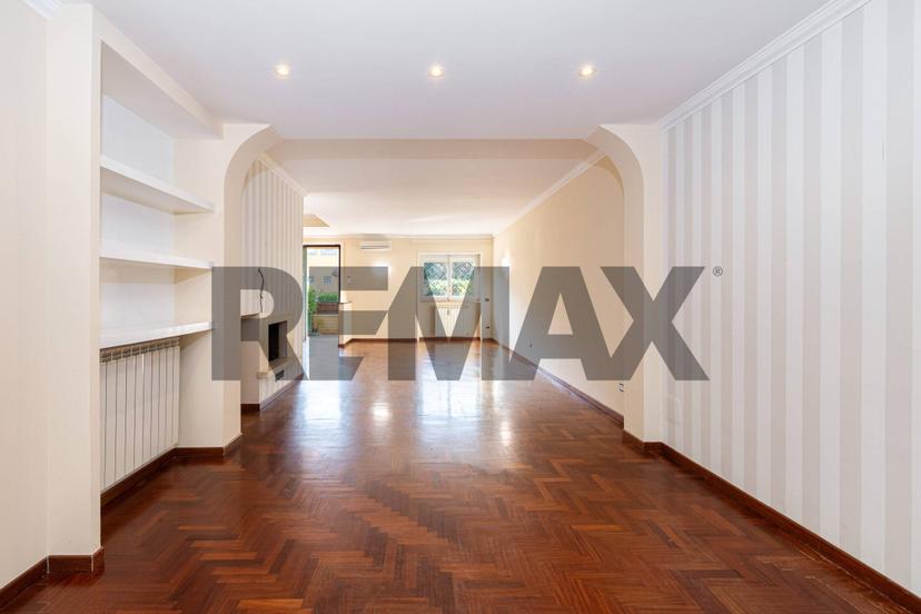 Villa a schiera in Via Parmenide 10, Roma