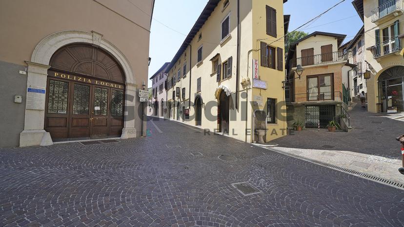 Trilocale in Via Sant'Angela Merici 18, Desenzano del Garda — foto 4 di 5