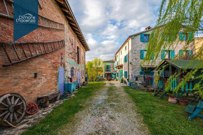 Porzione di villa in Strada Provinciale 7, Piozzano — foto 2 di 5