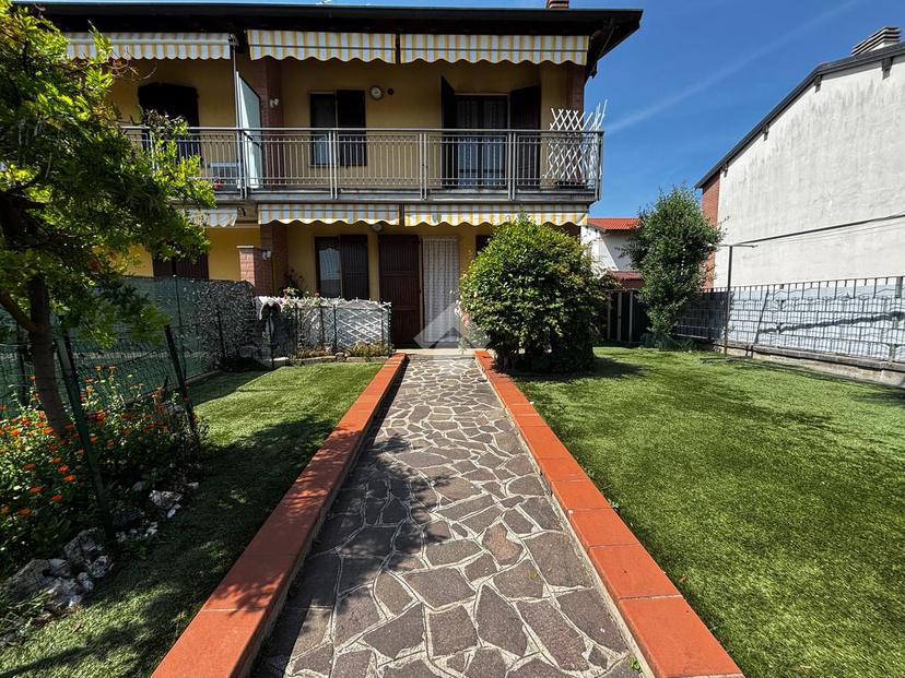 Villa a schiera in Via Don Camillo Vassalli, Comun Nuovo — foto 3 di 5