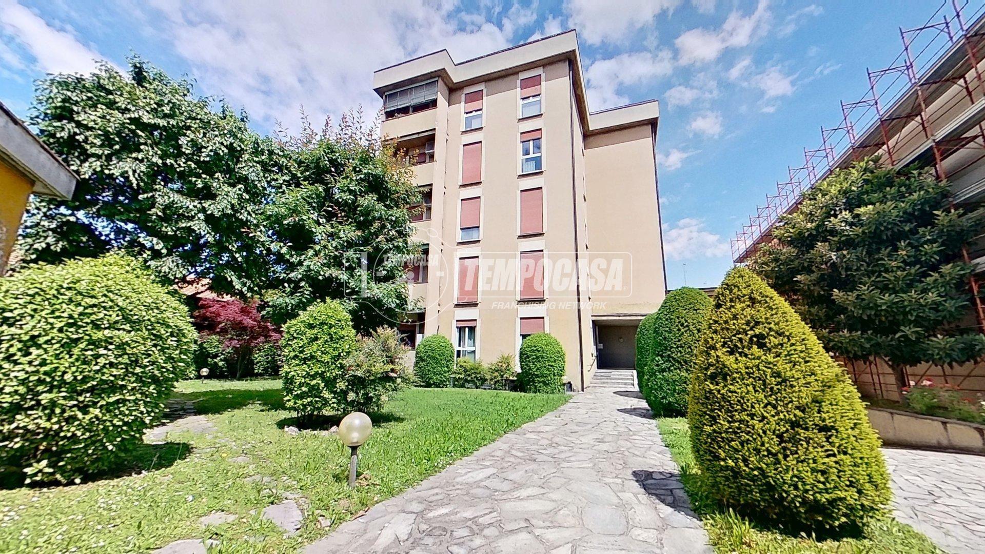 Trilocale in Via Adda, Brugherio