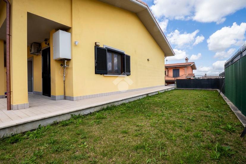 Villa a schiera in Via Ippolito Nievo 24, Fonte Nuova — foto 2 di 5