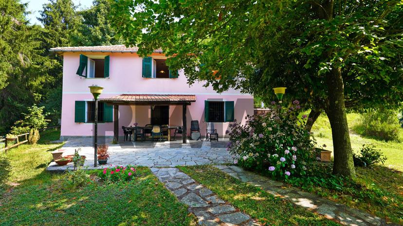 Casa indipendente in Via Andrea Gallino 34, Mignanego