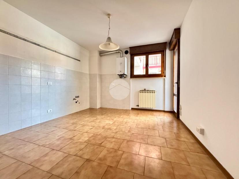 Trilocale in Via Adamello 8, San Martino Buon Albergo — foto 4 di 5