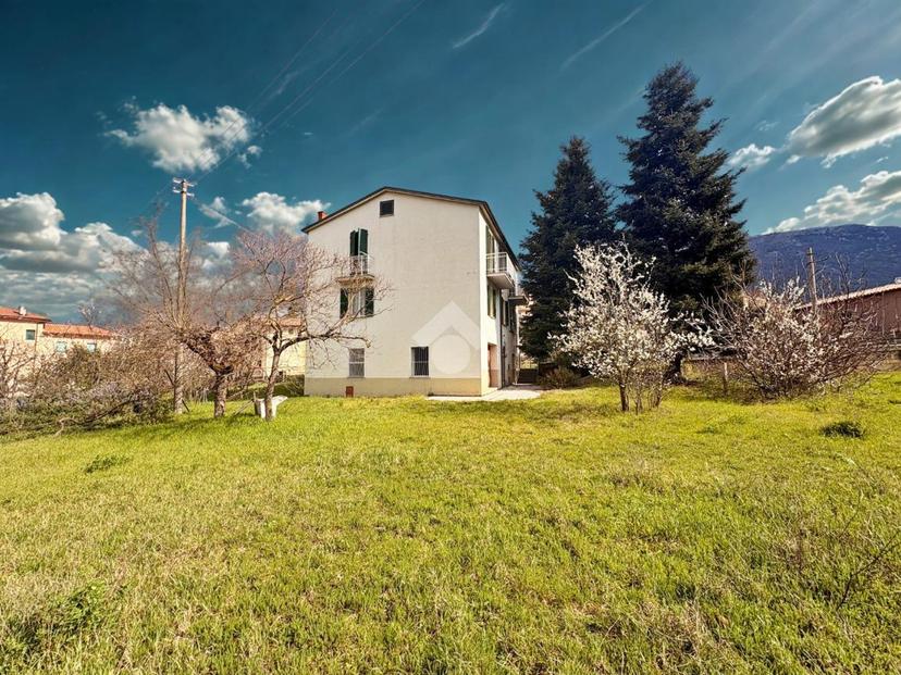 Casa indipendente in Via Flaminia, Gualdo Tadino — foto 2 di 5