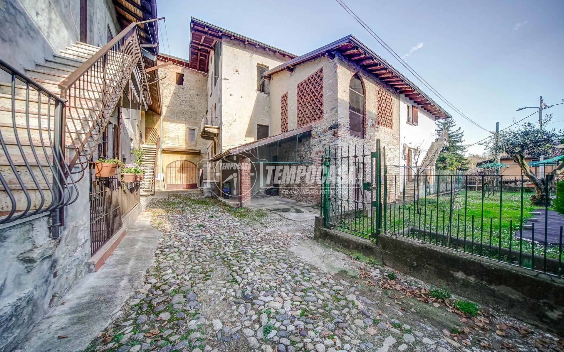 Appartamento in Via Castello 12, Azzate