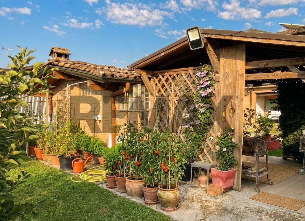 Casa indipendente in Strada Torricella 32, Sissa Trecasali