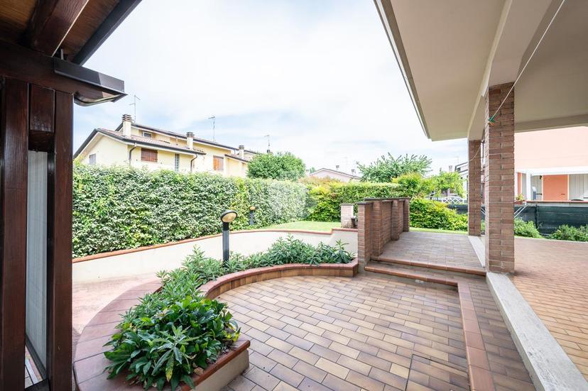 Villa in Via G. Segantini 28, Curtatone — foto 4 di 5