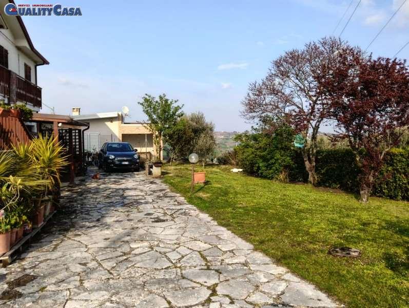Villa bifamiliare, Jesi — foto 3 di 5