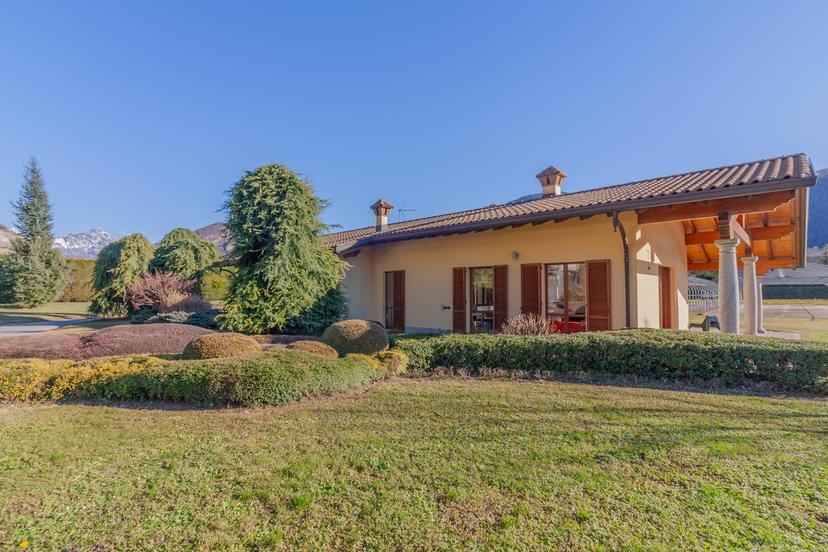 Villa in Via per Asso 12, Caslino d'Erba — foto 2 di 5