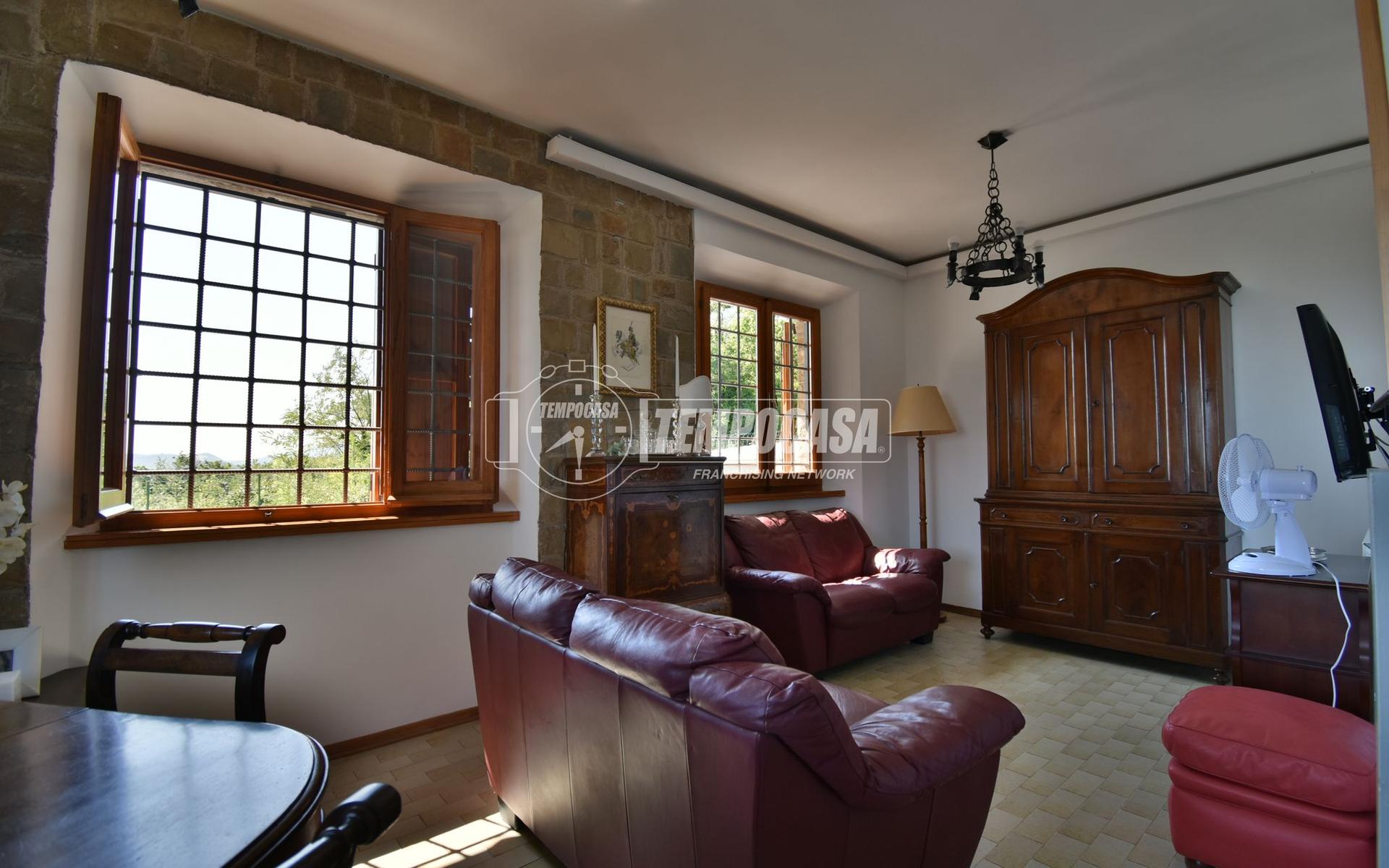 Casa indipendente in Strada Castiglione Croce 20, Caldarola