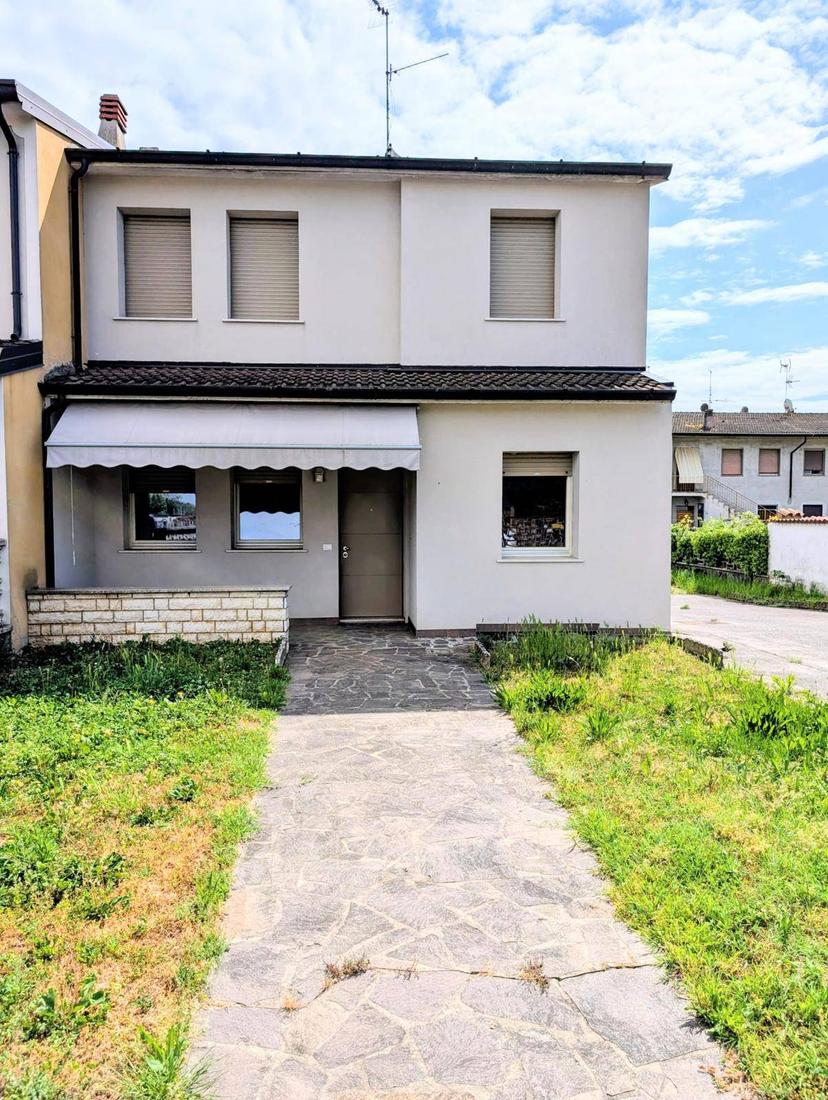 Villa a schiera in Via Europa 5, Quinzano d'Oglio — foto 2 di 5