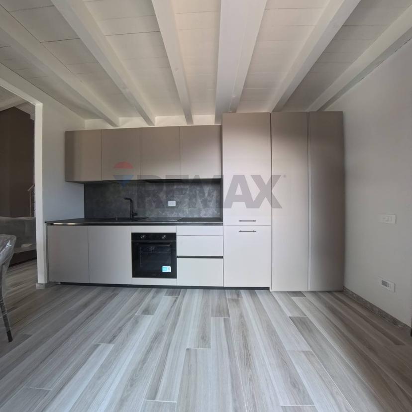 Monolocale in Via Ponte Tresa 28, Cadegliano-Viconago — foto 2 di 5