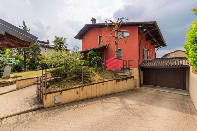 Villa unifamiliare in Via Umberto  12, Mezzomerico — foto 2 di 5