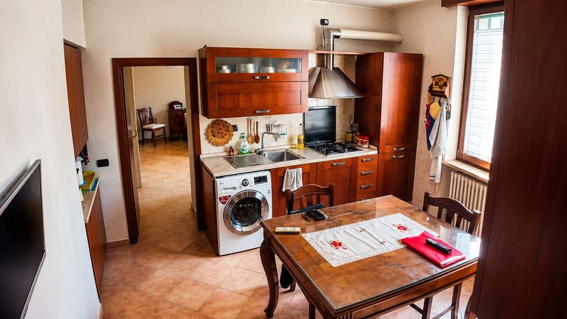 Bilocale in Via Volta 20, Fenegrò — foto 3 di 5