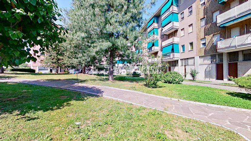 Bilocale in Viale Lombardia, Brugherio
