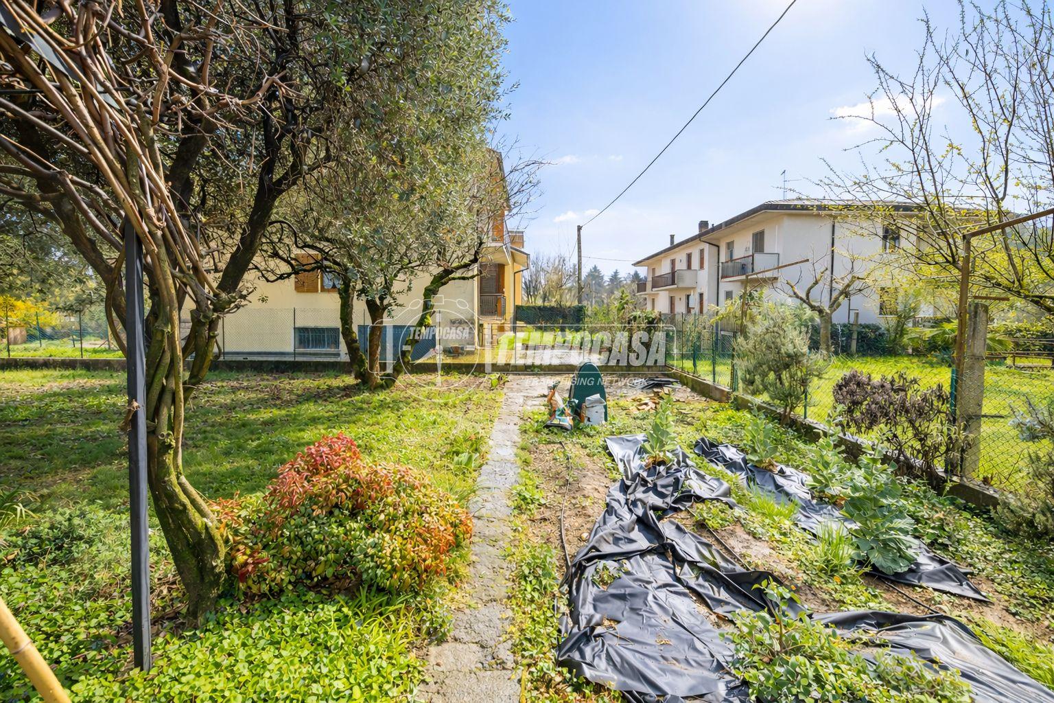 Villa in Via Alcide De Gasperi 10, Seriate