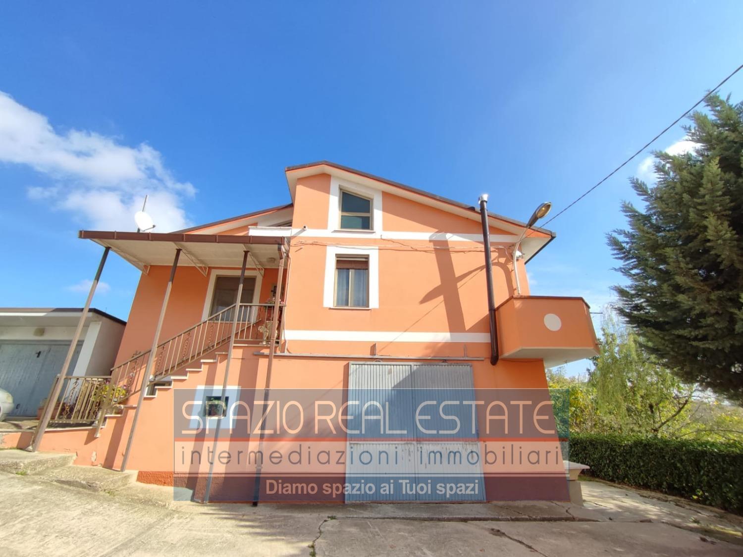 Casa indipendente in Santa Maria della Neve, Arsita, Arsita