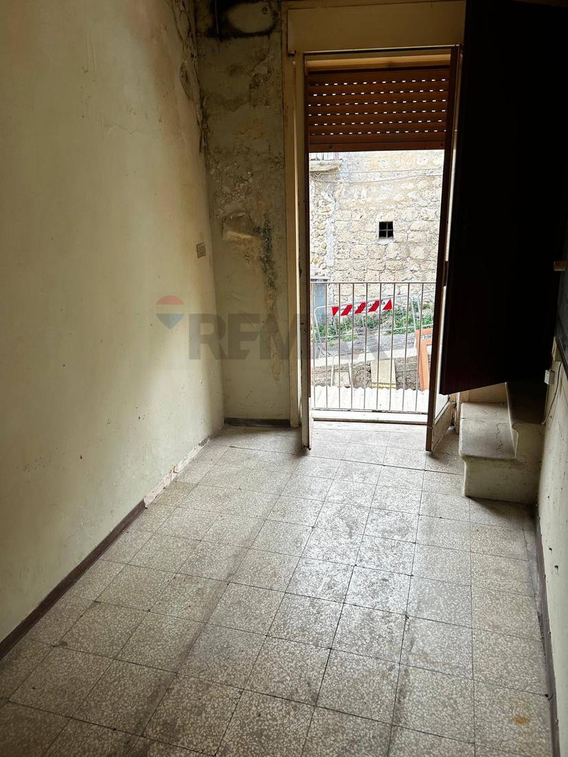 Casa indipendente in Piazza Trinacria 4, Valguarnera Caropepe — foto 3 di 5