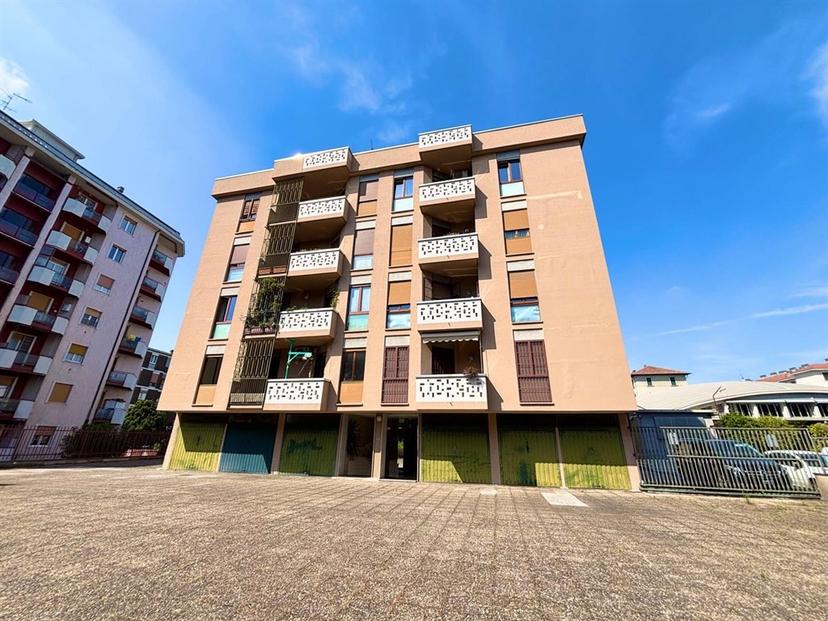 Trilocale in Via Emilio Borsa 21, Monza