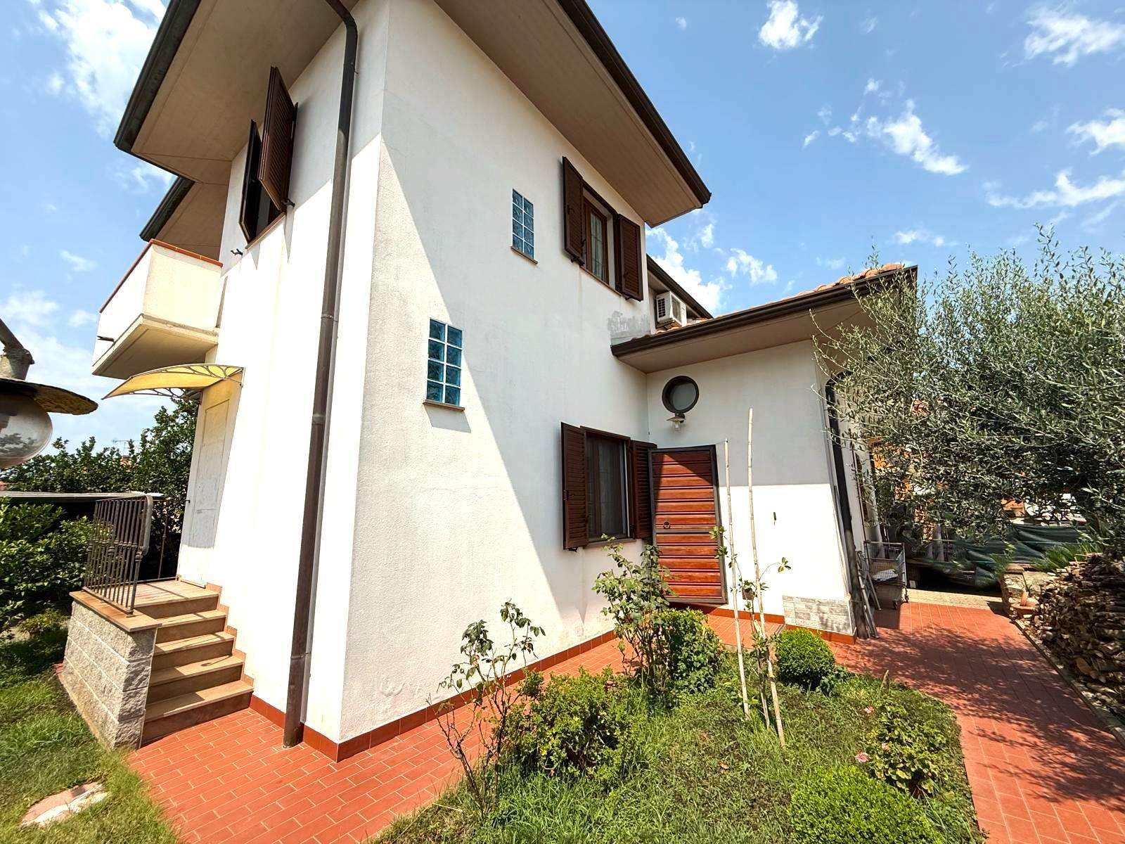 Villa bifamiliare, Rosignano Marittimo