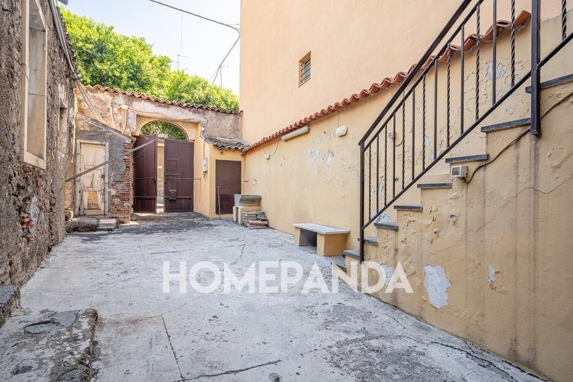 Casa indipendente in Via Poggio 9, Paternò