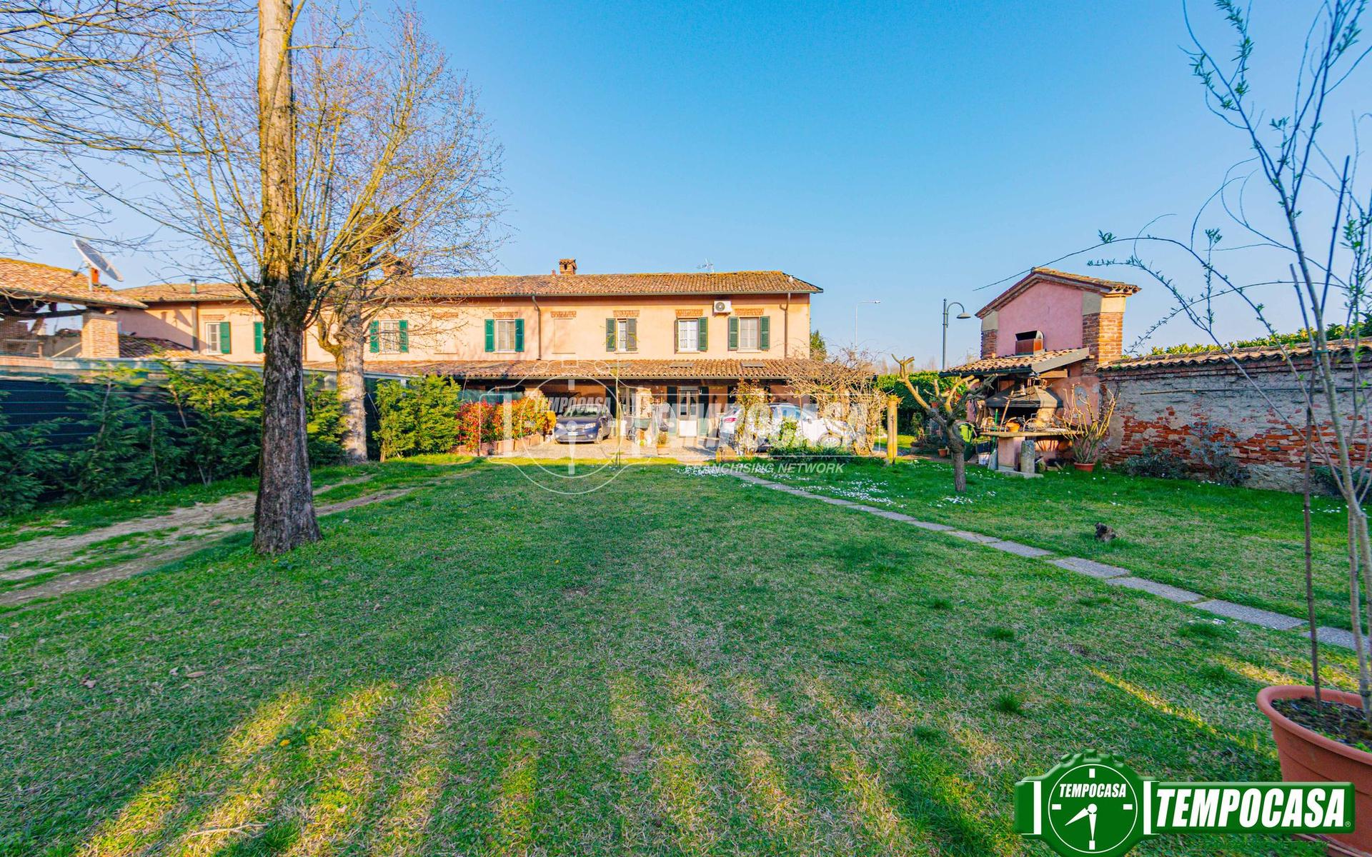 Villa a schiera in Via Generale Ambrogio Clerici, Zeccone