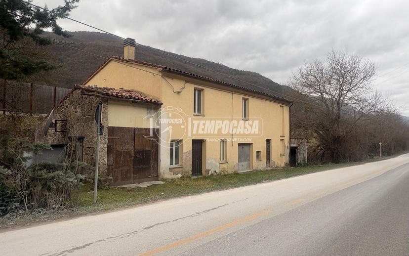 Casa indipendente in Borgo Tufico 81, Fabriano — foto 3 di 5