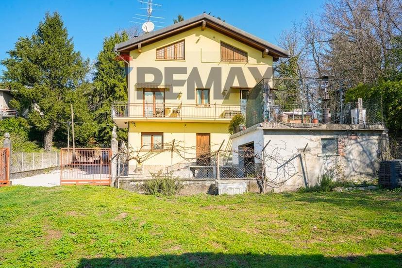 Villa in Via Cavour 5, Caravate — foto 2 di 5