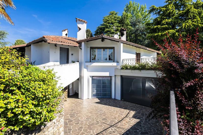 Villa in Via Ugo Foscolo 9, Credaro — foto 2 di 5