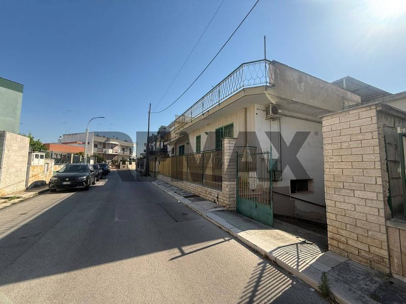 Villa in Via Ugo Foscolo 49-51, Modugno — foto 4 di 5