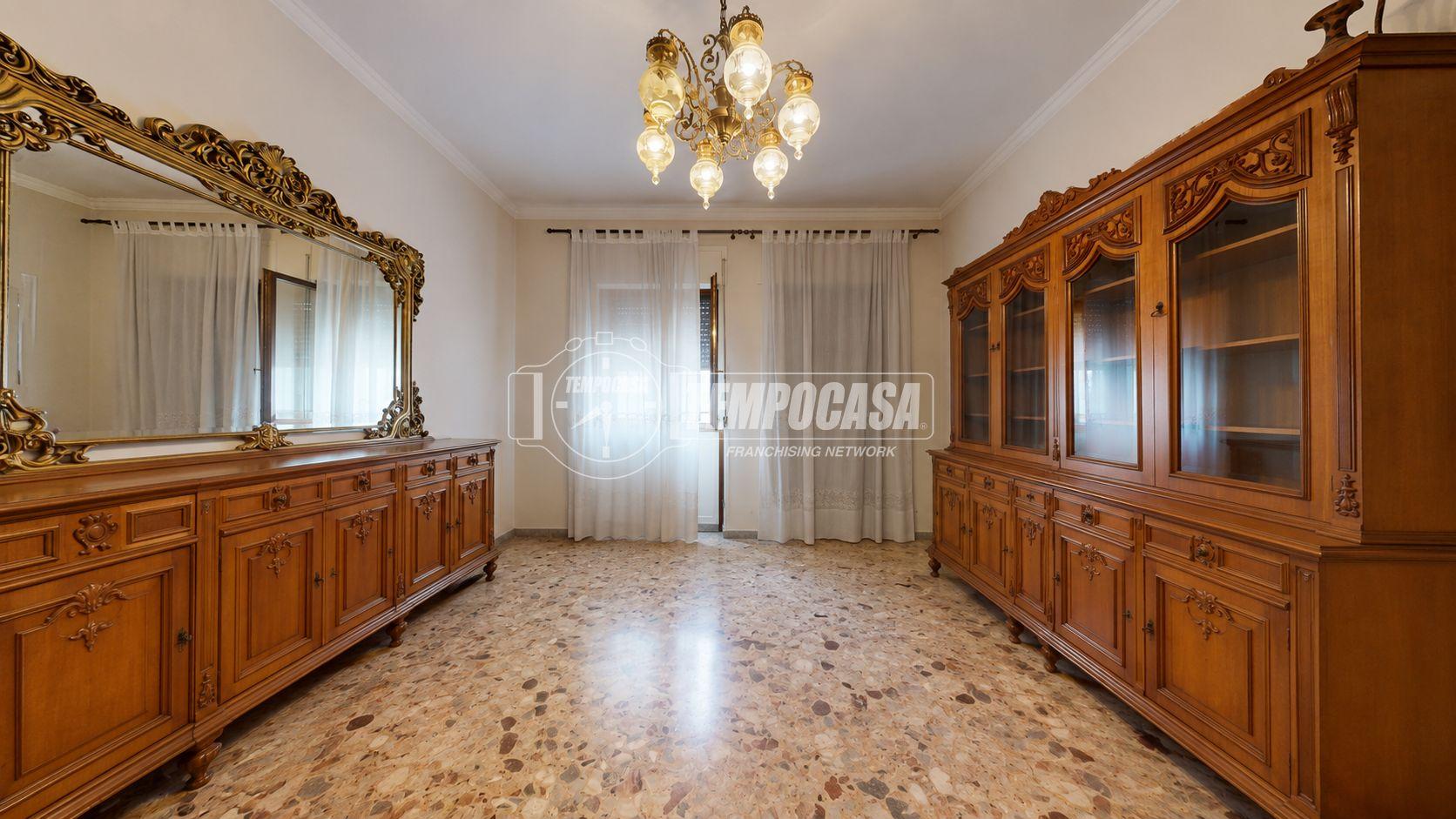 Casa indipendente in Via Carducci, Casamassima