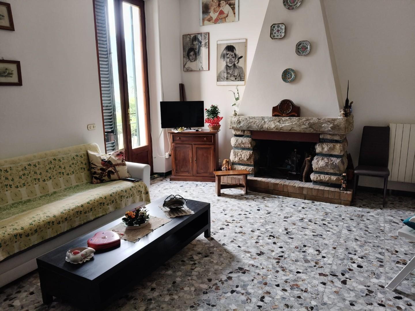 Quadrilocale, Seravezza