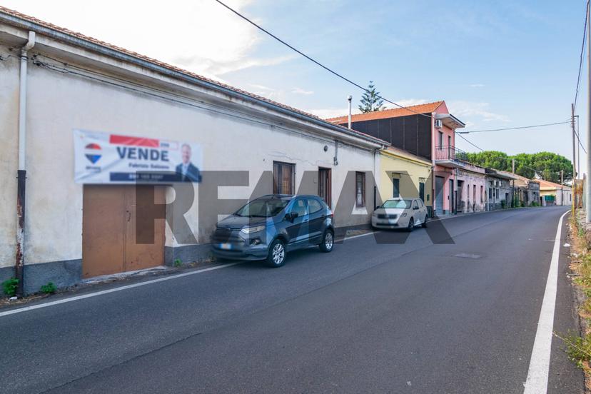 Casa indipendente in Via Passopomo 9, Zafferana Etnea