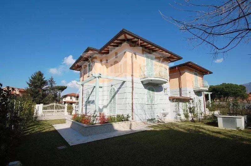 Casa indipendente, Pietrasanta