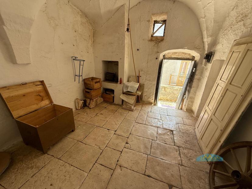 Casa indipendente in Vico II Santoro Urgesi, Ceglie Messapica — foto 3 di 5
